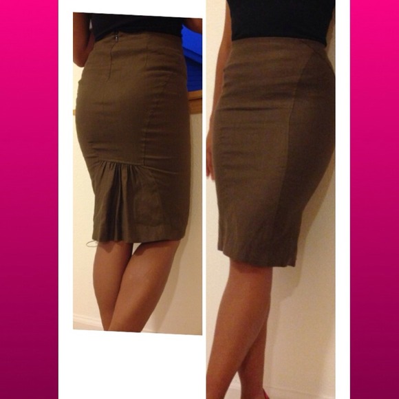 Brown Bebe pencil skirt. Never been worn.