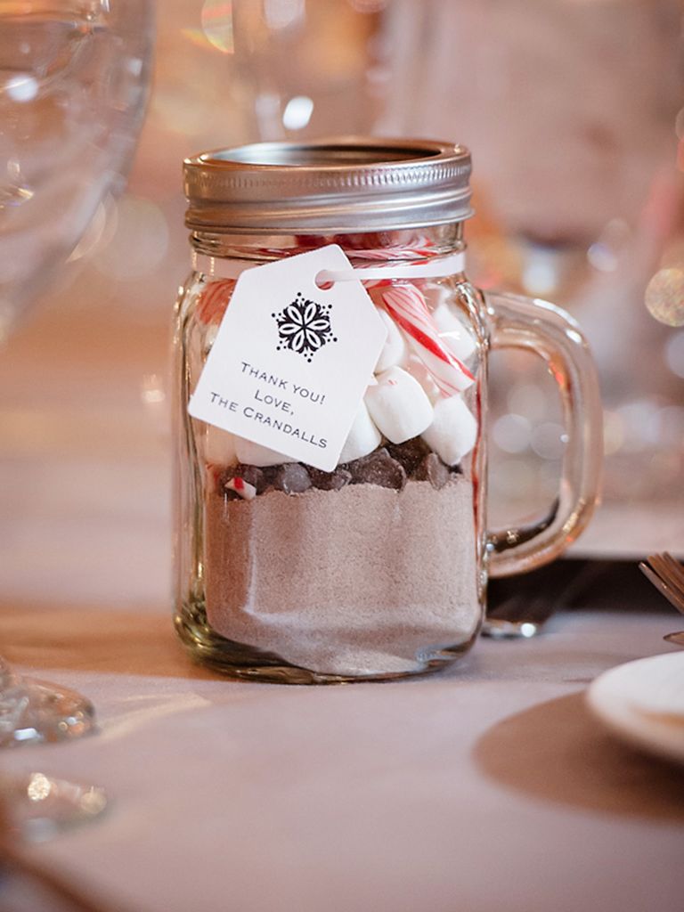 DIY hot chocolate wedding favor for winter weddings
