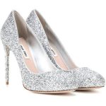 Miu Miu Glitter Pumps (17.315.515 VND) ❤ liked on Polyvore featuring shoes,  pumps, heels, sapatos, silver, glitter shoes, glitter pumps, miu miu, silver