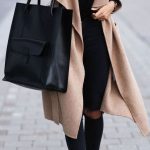 Outfit ideas / black ripped jeans beige coat black bag