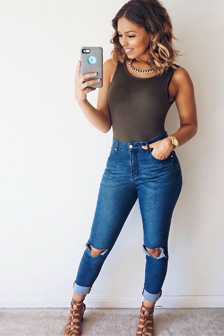 Lasula Boutique Denim, Forever 21 bodysuit, Dynamite necklace. Summer  outfit, date night outfits, highwaisted jeans, distressed denim.