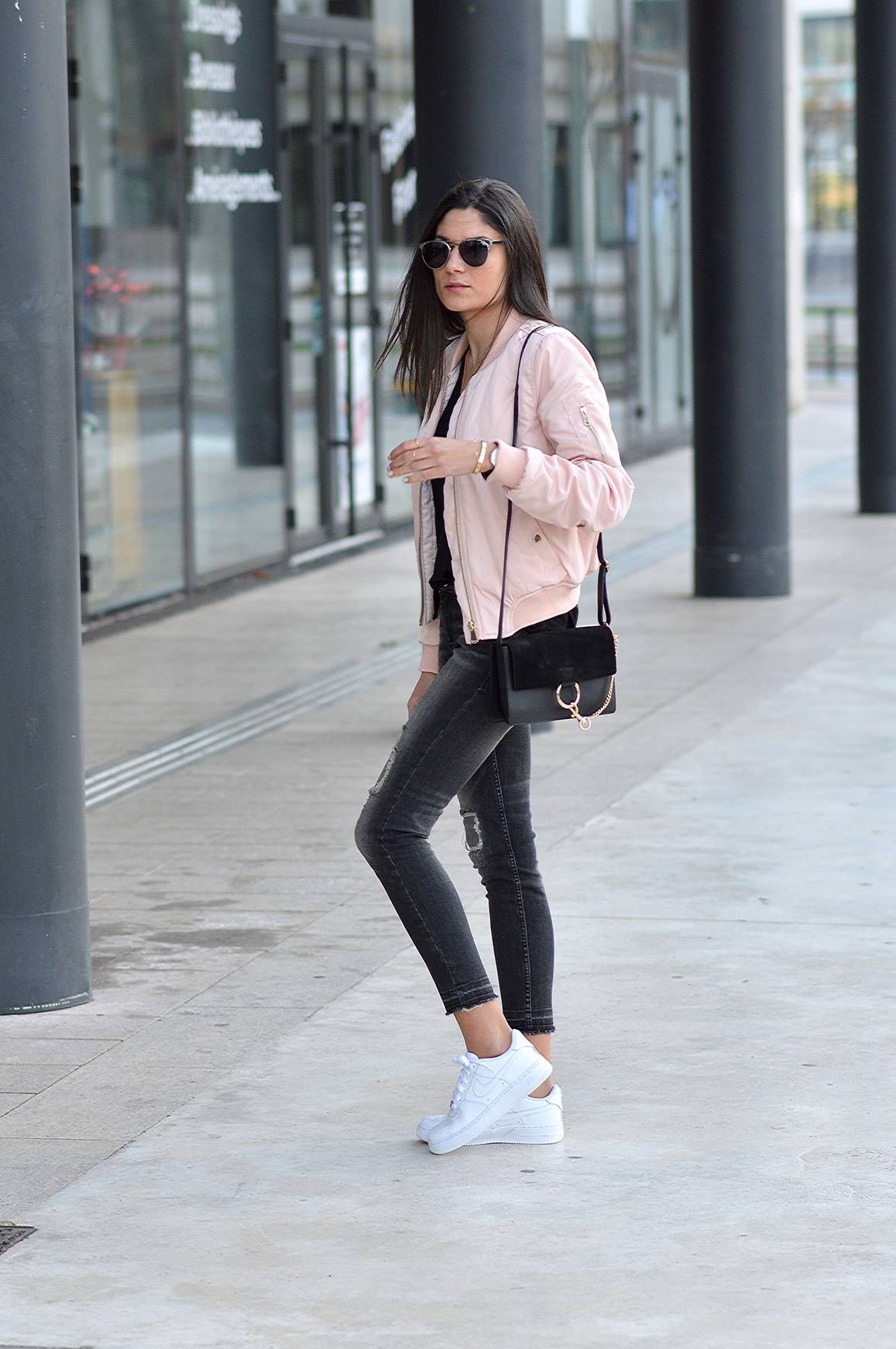 Federica L. wears the bomber jacket in a pretty shade of pale pink,  capturing casual and feminine vibes in her every day outfit.