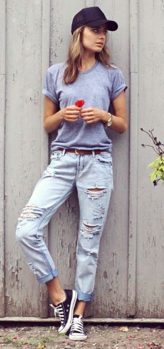 outfit of the day | hat + t-shirt + ripped jeans + sneakers