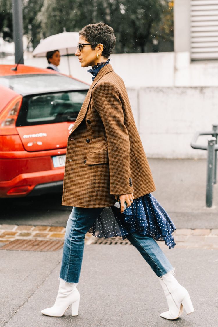 edgy street style inspiration for women, chic street style inspiration for  young women in their 20s and 30s, trendy street style inspiration for women