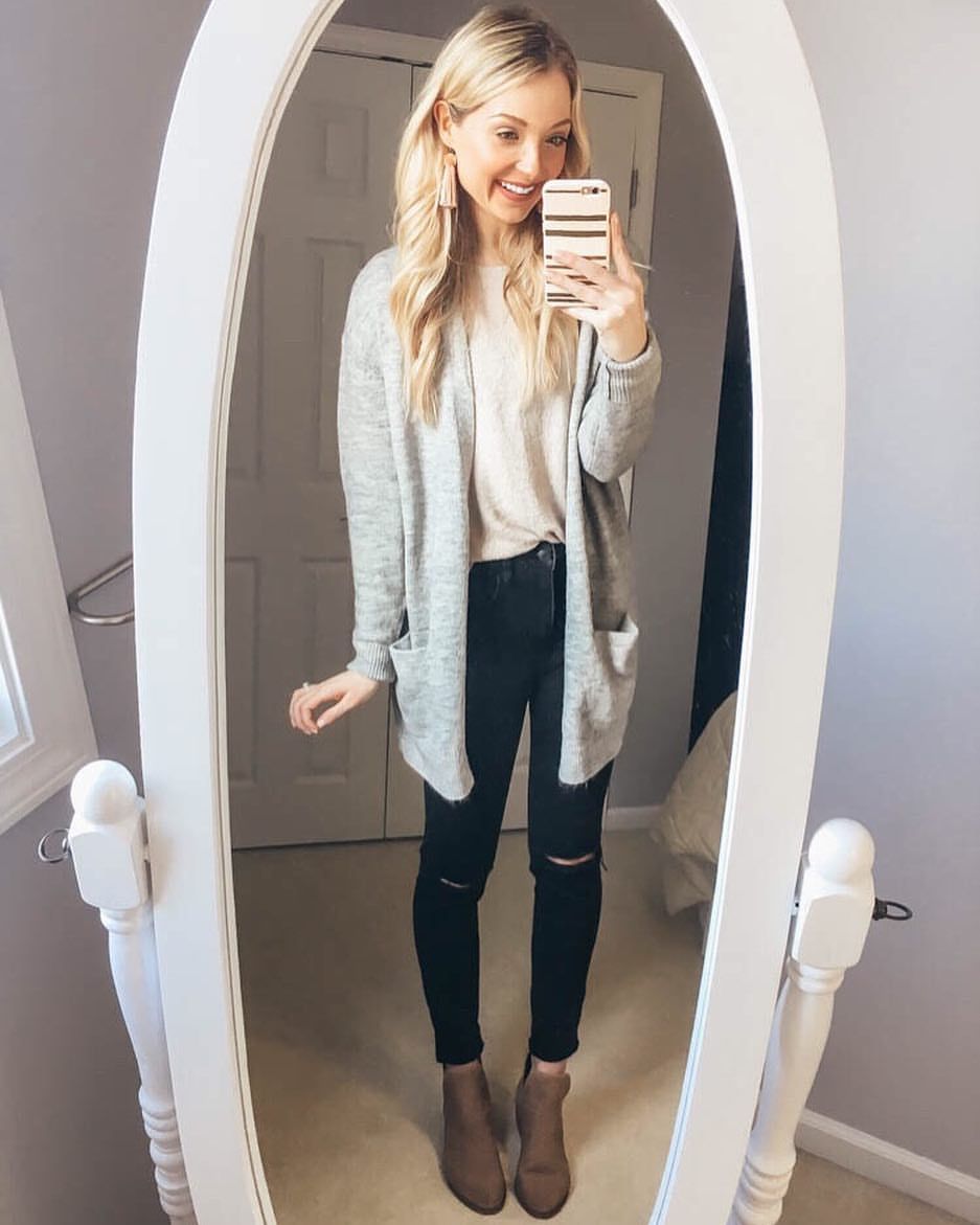 Cardigan // grey cardigan // cute cardigan // cardigan outfit // black  jeans // distressed jeans // outfit ideas // Fall outfits // Winter outfits
