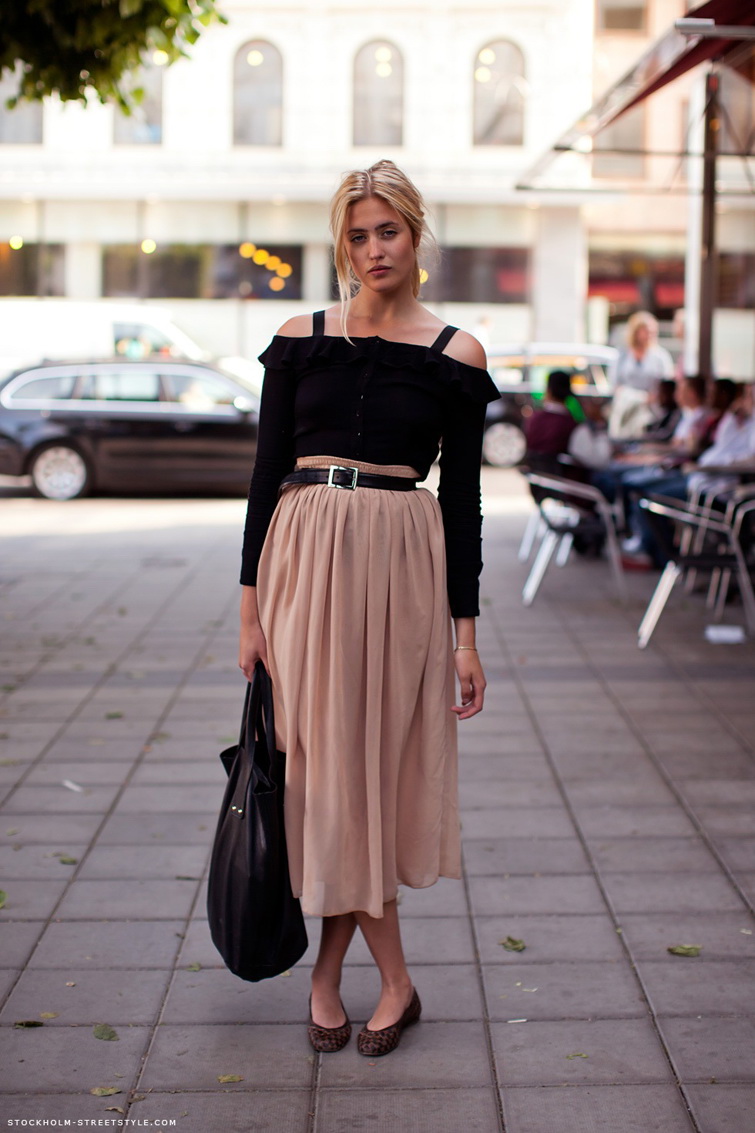 My Favorite Ways To Wear A Pleated Skirt This Summer (8)