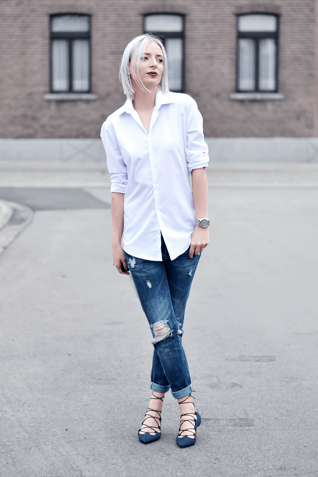 #17 – Lace-up Flats with Ripped Jeans