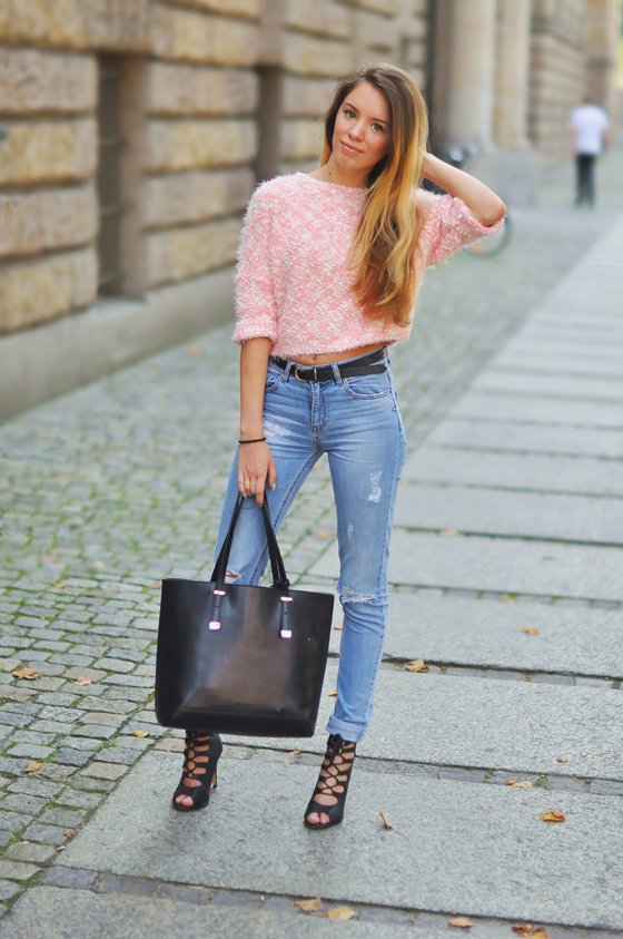 Casual Jeans Outfit with Pink Top
