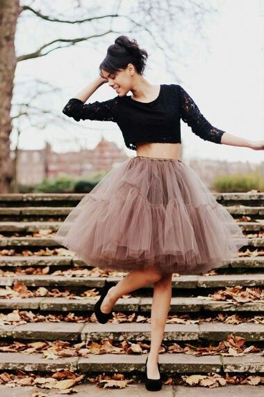 25 Outfit Ideas with Lace and Tulle for Romantic Look