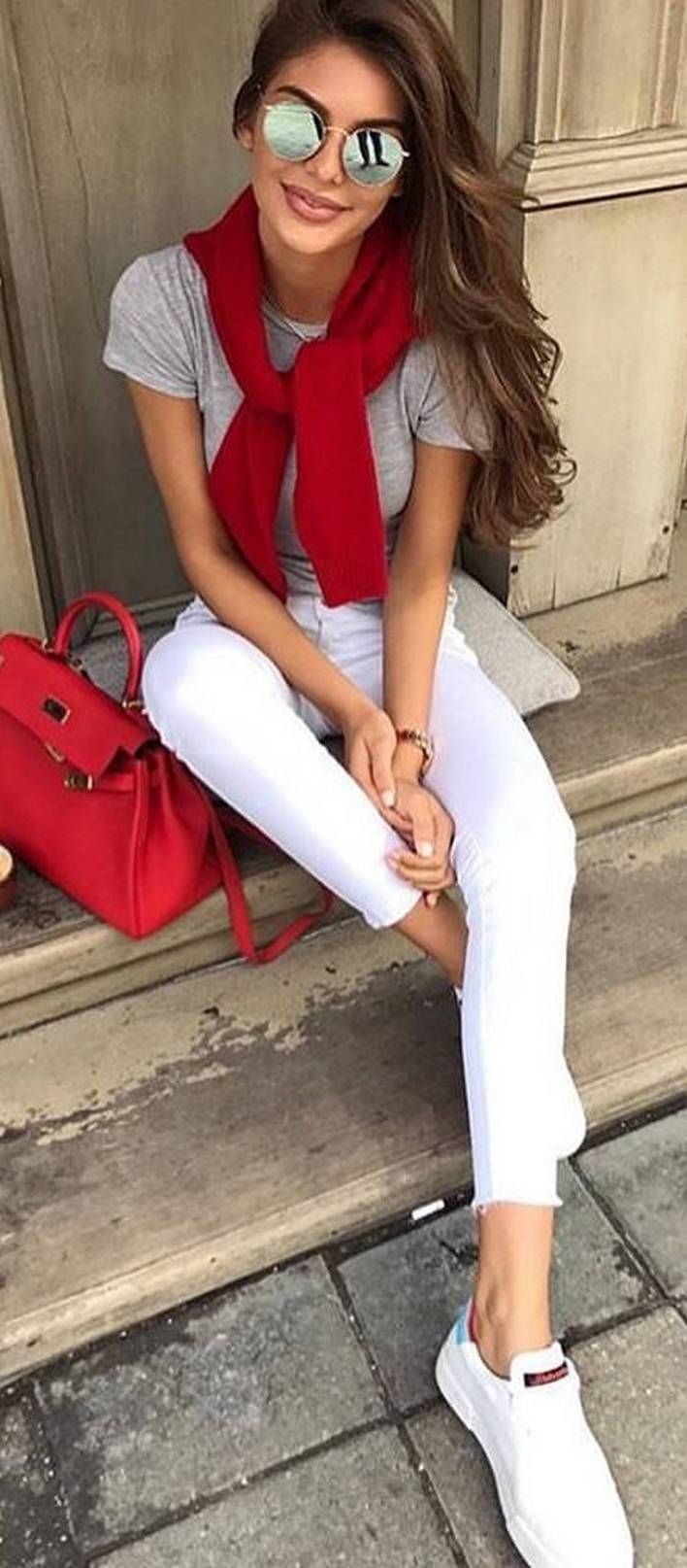 112 Women’s White Sneakers Outfit Idea