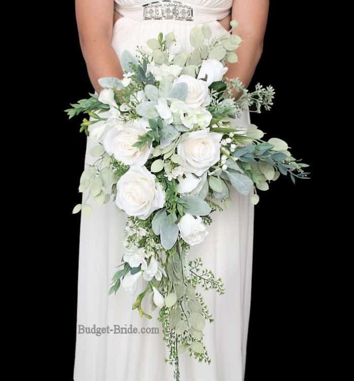 14 amazing white wedding bouquet photos you will love