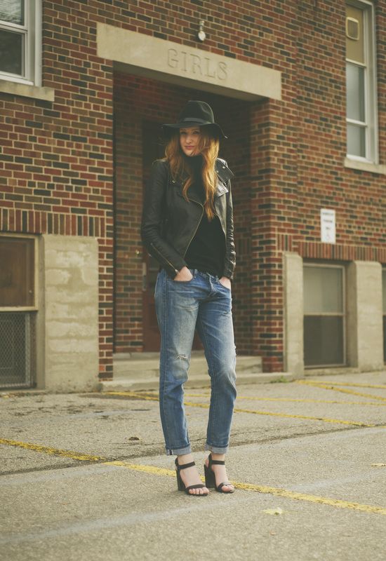 25 Ways to Look Feminine in Baggy Jeans