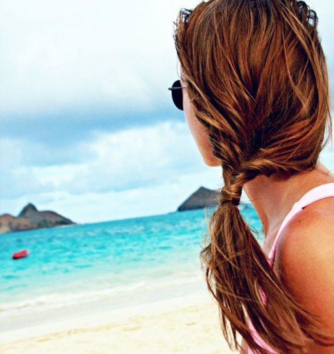 10 Easy Hairstyles for the Beach