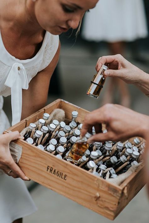 23 Chic DIY Wedding Favors Guests Will Love