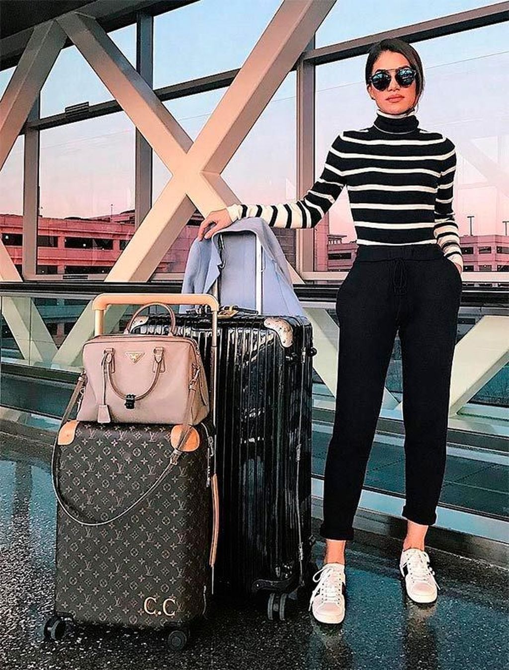 30+ Lovely Travel Outfits Ideas For Womens