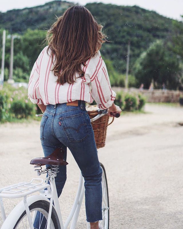 35 Ways to Make Mom Jeans Look Cool