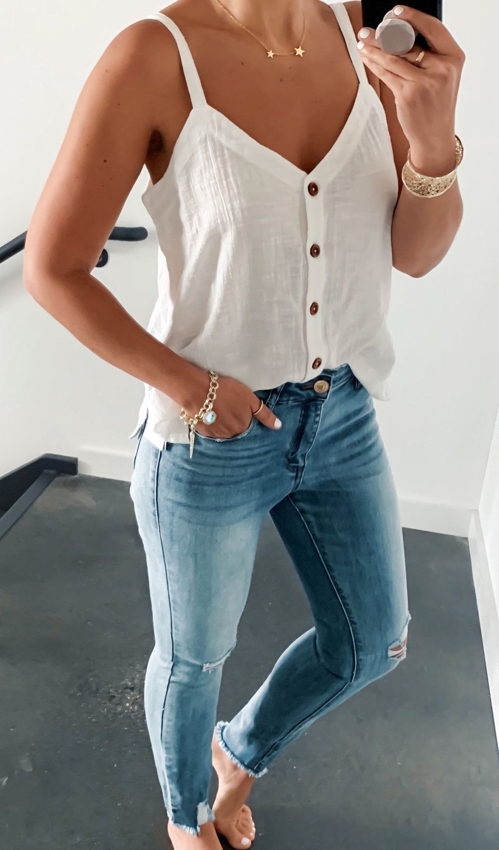 37 Hottest Women Summer Outfits Ideas With Ripped Jeans To Try