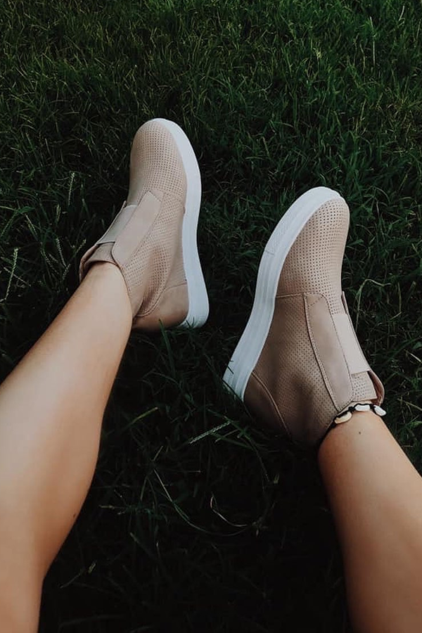 Beige Ankle Sneaker Boots Outfit Ideas