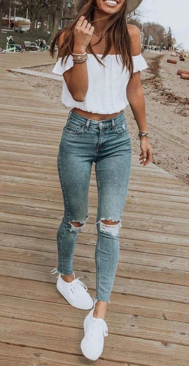 Casual looks are always the best #springstyle #casualstyle #denim #rippedjeans #…