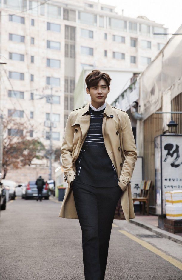 Lee Jong Suk and Han Hyo Joo turn the streets into a runway in stylish trench co…
