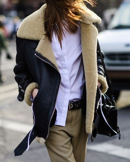 Te damos nueve fórmulas para saber cómo llevar abrigo de borreguito y ser una reina del street style (Trendencias)