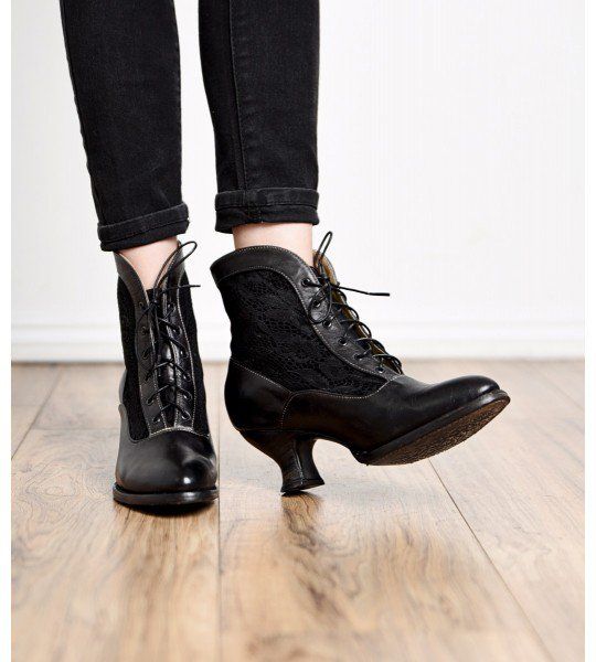 Vintage Style Victorian Lace Up Leather Boots in Black Rustic