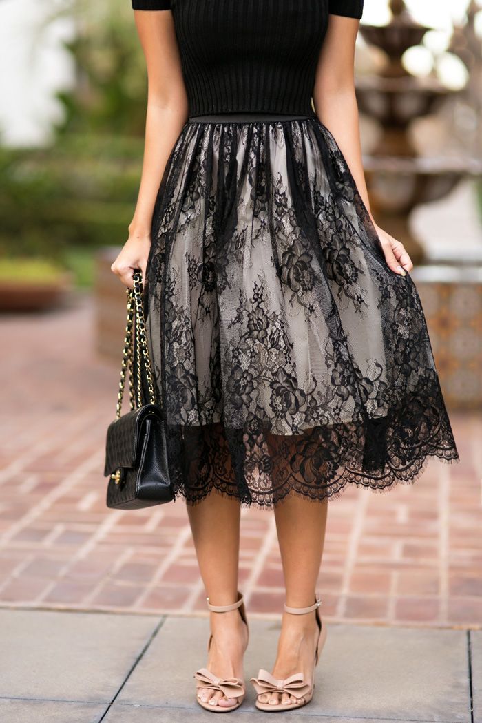 Why modern girls prefer to put on lace skirts