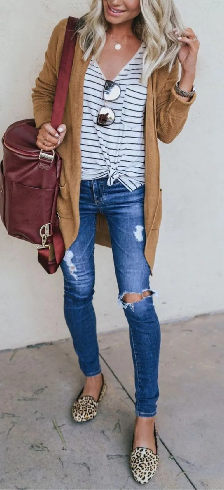 √45 Gorgeous Cardigan Outfit Ideas For Fall 2019 #cardigan #cardiganideas #fal…