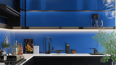 Modern Elegance: Blue and Black Kitchen Design