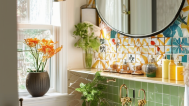 Vibrant and Compact: Creative Small Bathroom Design
