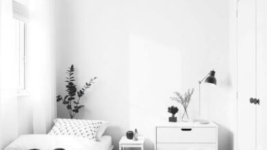 Embracing Simplicity: Styling a Monochrome Girls’ Teen Room for Serenity and Style